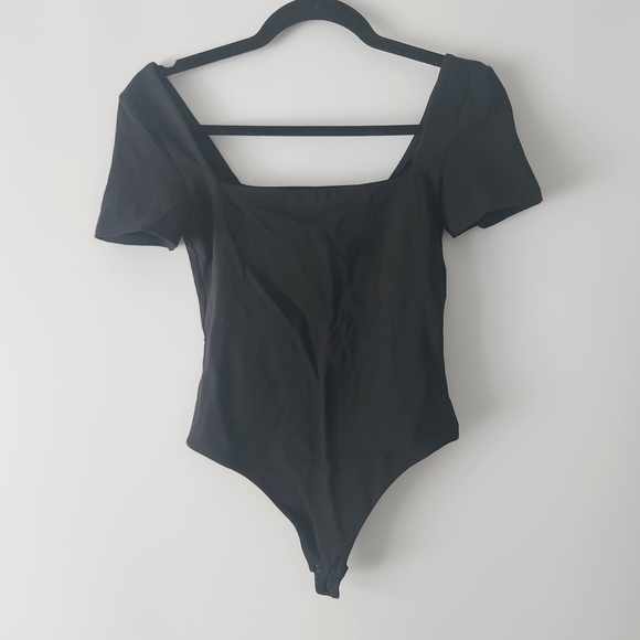 NWT Aritzia Contour Short Sleeve Square Neck Bodysuit Black Size S - Picture 2 of 5